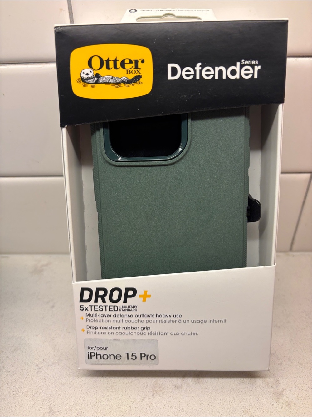 OtterBox Defender Series Case for iPhone 15 Pro in Green